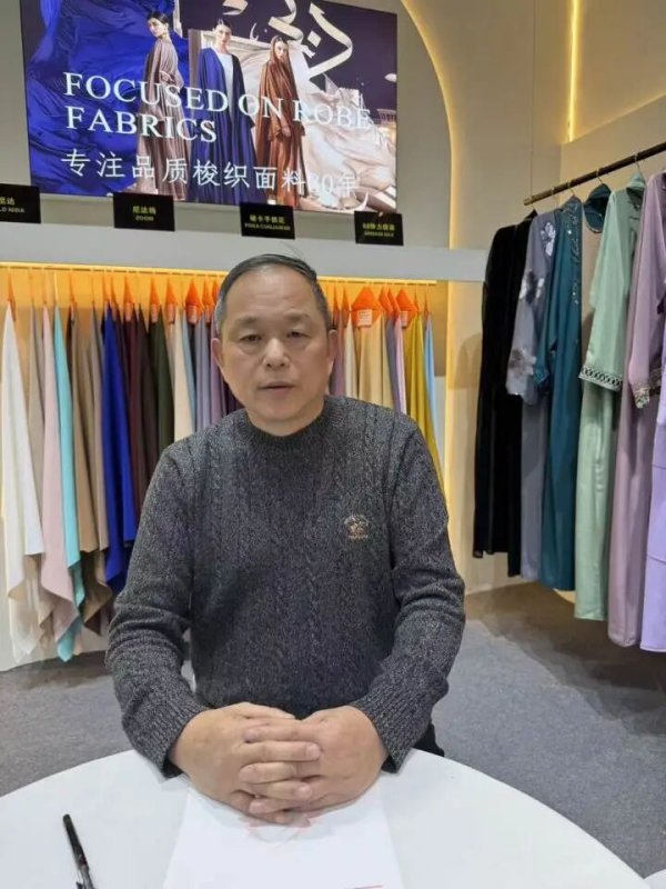 “再过一周工厂就只能停产了”，9个集装箱滞留阿曼湾，原材料和运费疯涨，浙江纺织老板：原本旺季现在却订单归零……